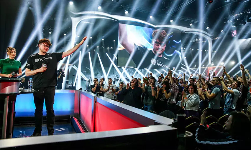 全球总决赛小组赛开启：LPL与LCK赛区争夺召唤师奖杯-易倍电竞